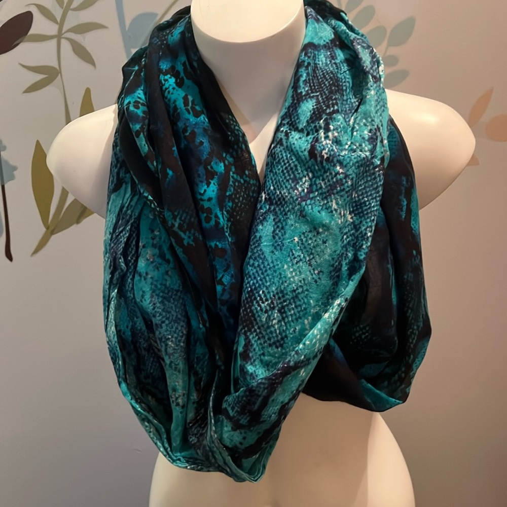 4/$20- 2 Infinity Scarves